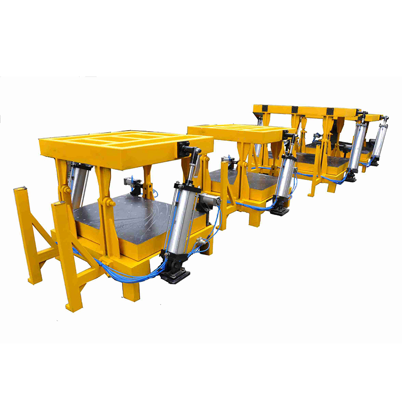 AUTOMATIC OPENING AND CLOSING DIE FRAME